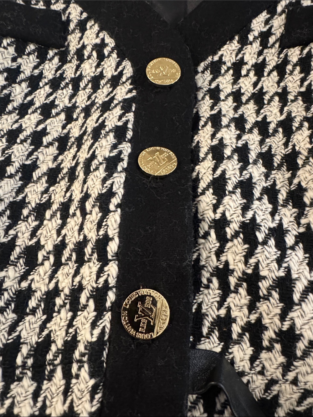Vintage ! Louis Vuitton Black and White Houndstooth Mini top  with Gold Buttons - Picture 4 of 7